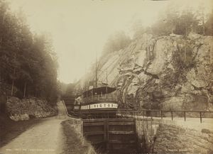 8936 Parti fra Løveid kanal ved Skien - no-nb digifoto 20160405 00142 bldsa L KK0265.jpg