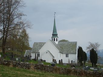 9188 Halsa kirkje.jpg
