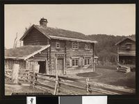 58. 986. Soknedal, Bondegaard ved Præsthus - no-nb digifoto 20160104 00045 bldsa AL0986.jpg