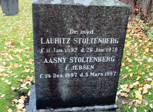 Aasny Stoltenberg familiegravminne.JPG