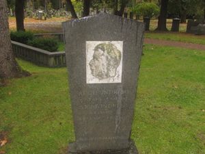 Adolf Indrebø gravminne.jpg