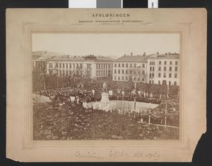 Afsløringen af Henrik Wergelands Monument i Christiania 17. Mai 1881 - no-nb digifoto 20150811 00001 bldsa fFA00473.jpg