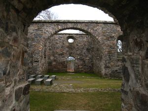 Akershus, Nes kirkeruin skipet fra nord IMG 7278.JPG