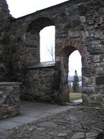 Sørsida av koret med alteret i venstre bildekant. Foto: Siri Johannessen (2014).