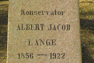 Albert Jacob Lange gravminne.jpg