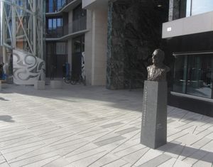 Albert Nordenges plass Oslo 2012.jpg