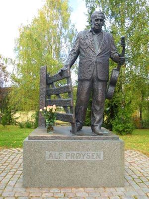 Alf Prøysen statue Ringsaker.jpg