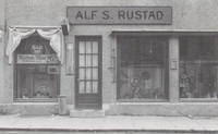 Alf S. Rustad sin forretning i Storgata 55.