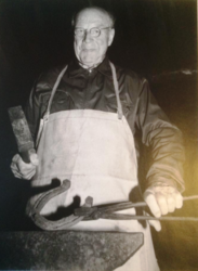Alfred Høgslund 1895-1981 var gårdbruker i Skedsmo. Han var også en god smed.