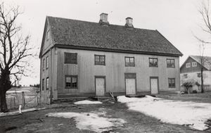 Alm, Oppland - Riksantikvaren-T138 01 0028.jpg