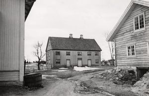Alm, Oppland - Riksantikvaren-T138 01 0029.jpg