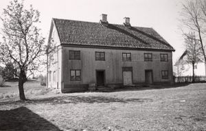 Alm, Oppland - Riksantikvaren-T138 01 0033.jpg