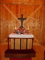 Alteret i den nye stavkirka.