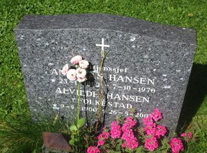 Alvilde Folkestad Hansen gravminne.jpg