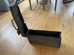 Ammunisjonskasse åpen.jpg