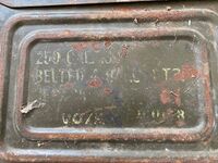 Ammunisjonskassepåskrift. 250 Cal Belted.