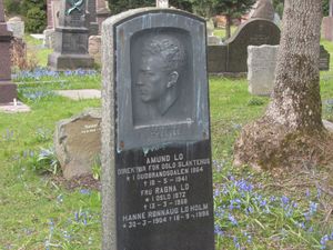 Amund Lo gravminne Oslo.JPG