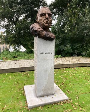 Amundsenbyste på Kolbotn.jpeg