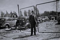 Andreas Hansen (bilselger Ford, Hamar), "Skrotkalle", Eda, Sverige 1956. Foto: Annar Westlie