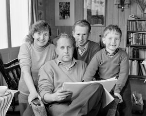 Anne-Cath og Johan Vestly med fam 1964.jpg