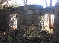 Ruiner, Anne Kures Hotel, slik de framsto i landskapet i 2013. Foto: Stig Rune Pedersen