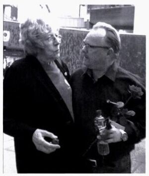 Anne Lise Buer og Per Sandberg diskusjon valgkamp 2011 Kolbotn torg Foto Eva Rogneflåten.JPG