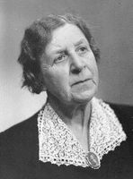 Anna Marie Holmsen (1885-1973) var den første kvinne som ble valgt inn i Skedsmo kommunestyre. Hun satt fra 1923 til 1926. Foto: Ukjent/Privat.