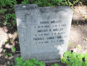 Ansgar Møller gravminne Bærum.jpg