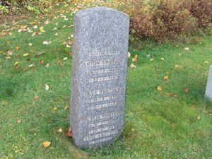 Anton Knutson gravminne Holmestrand.jpg