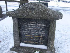 Anton Thorvald Bjørnstad gravminne Slagen.jpg