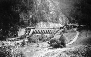 Arbeiderboligene ved Hyttefossen.jpg