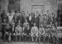 150. Arbeidere ved Holmen Hellefos (oeb-193973).jpg