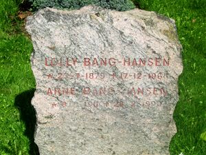 Arne Bang-Hansen gravminne.jpg