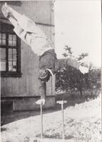 «Boss» som akrobat i «Tre Vestfoss» i 1947.
