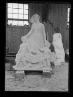 Arne Durbans skulptur i Vestre tårn under arbeid i atelier på Ekely, 1951. Foto: Nasjonalbiblioteket