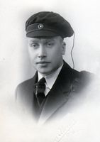 Arne Momrak som student. Studenteksamen 1931