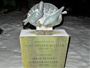 Arne Nygård-Nilssen gravminne.jpg