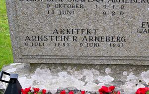Arnstein Arneberg familiegravminne detalj.jpg