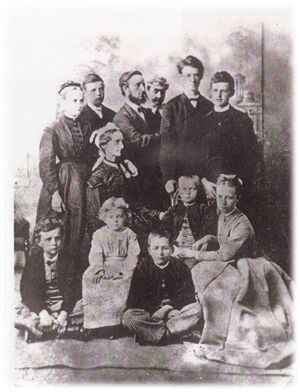 Arnt Leonard Thesen med familie.jpg