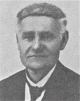 Peter Christian Aronsen Lunde, lærer, poståpner og dampskipsekspeditør på Lundenes på Grytøya i det som enda var Trondenes kommune; en av veteranene blant totalistene i Sør-Troms, stiftet og ledet avholdslaget på Lundenes.