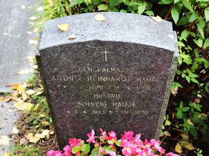 Arthur og Solveig Hauge gravminne Oslo.JPG