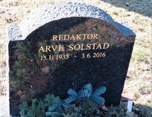 Arve Solstad gravminne.JPG