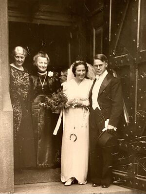 Asbjørg og Arnes brudebilde 1940IMG 2816.jpg