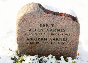 Asbjørn Aarnes gravminne Oslo.jpg