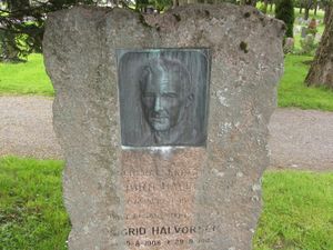 Asbjørn Halvorsen gravminne.jpg