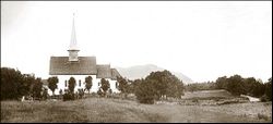 Asker gamle kirke omkring 1875. Foto: Ukjent