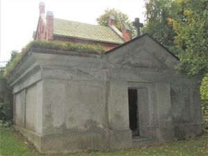 Asker kirkegård privat gravkammer Butenschøn Andresen.jpg