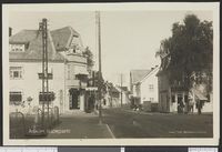 18. Askim. Gateparti - no-nb digifoto 20140314 00119 bldsa PK12732.jpg