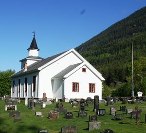 Atråkyrkje19.06.2011.jpg