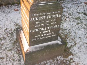 August Thomle gravminne.jpg